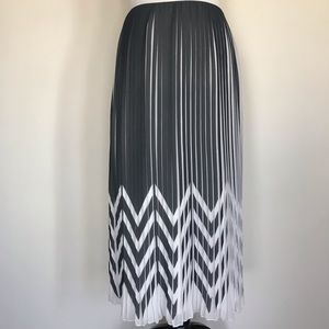 Zig Zag Pleated Midi Skirt